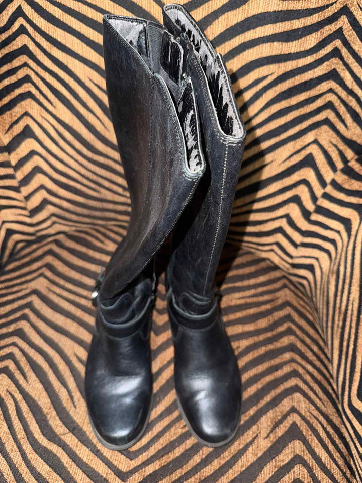 6.5 - St. John's Bay Boots