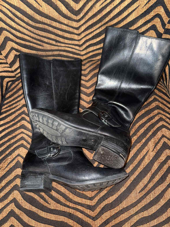 6.5 - St. John's Bay Boots