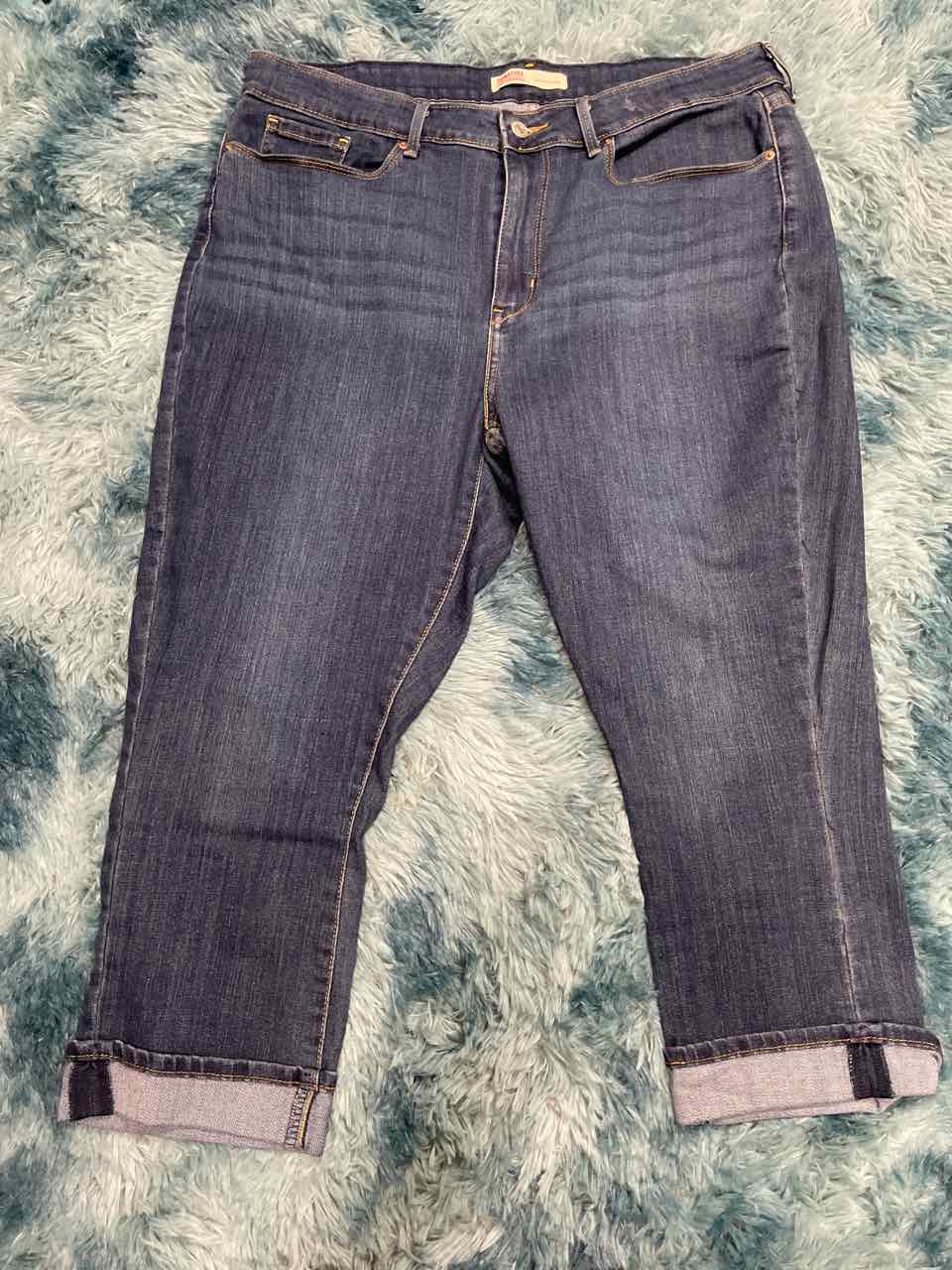 16 - Levi Strauss & Co. Capri