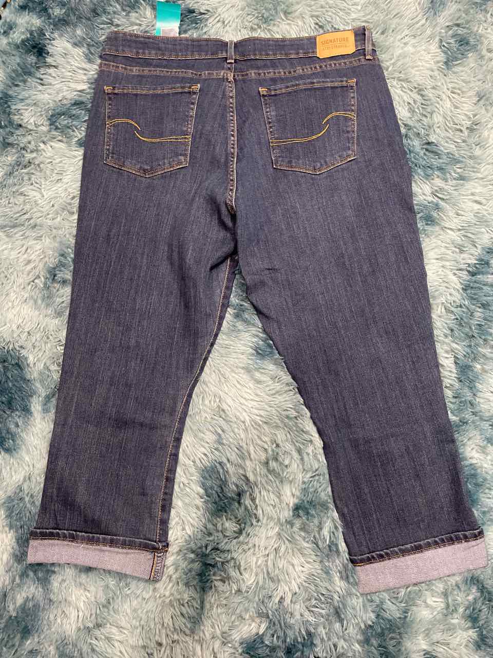 16 - Levi Strauss & Co. Capri