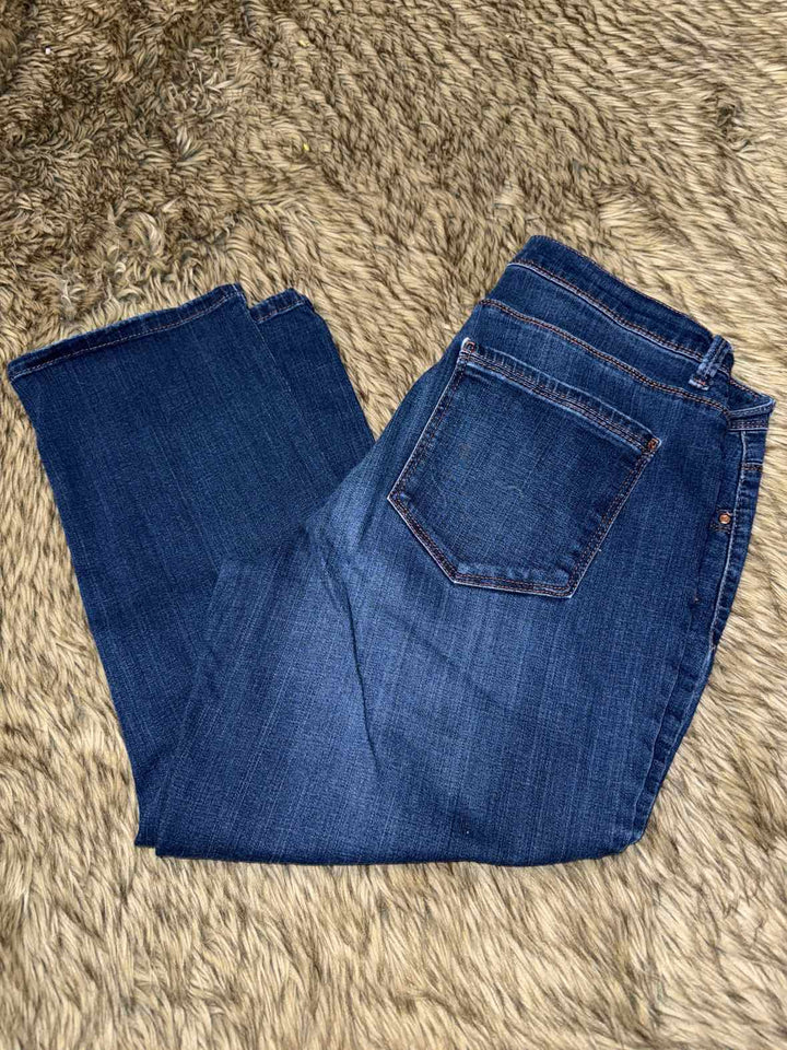 12P - Lee Capri
