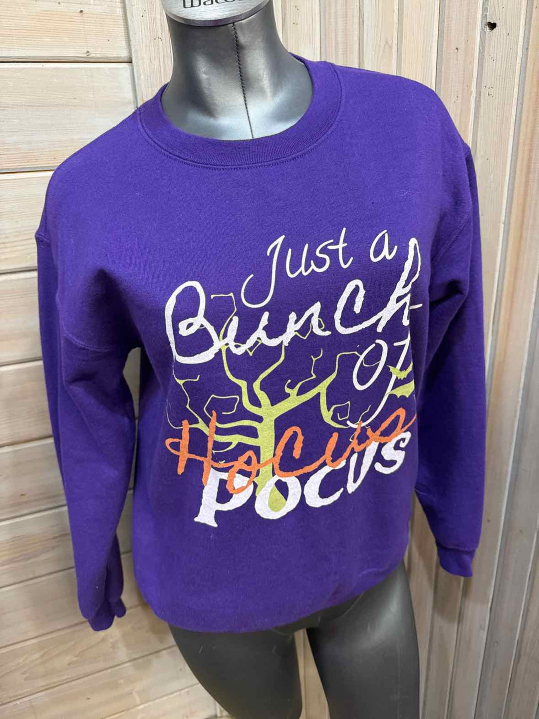 S - Gildan Sweatshirt