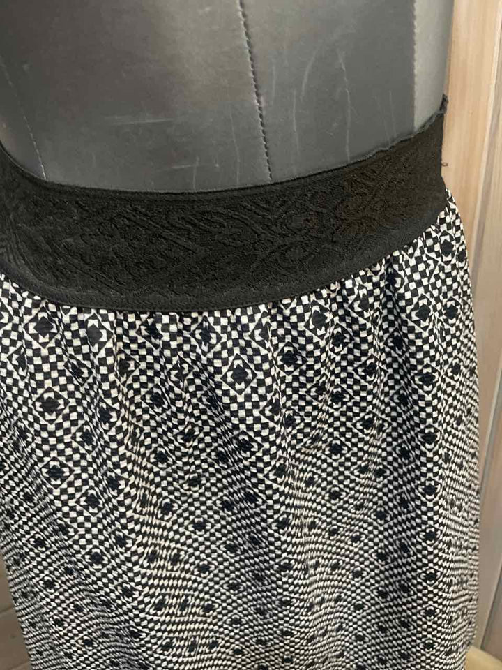 L - Joe Benbasset Skirt