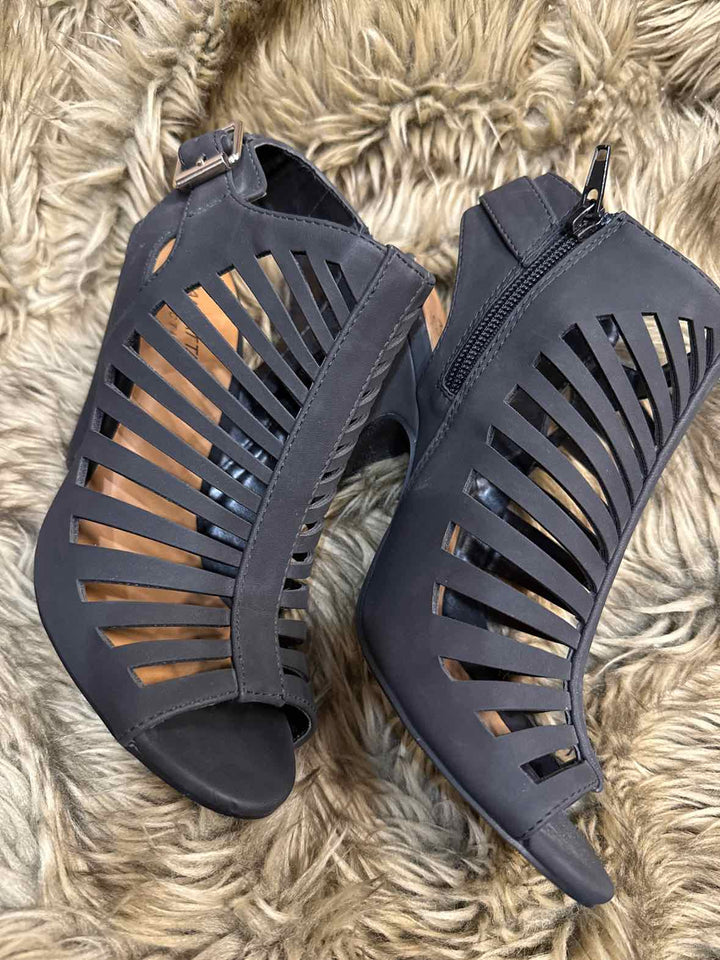 8 - Manhattan Collection Sandals