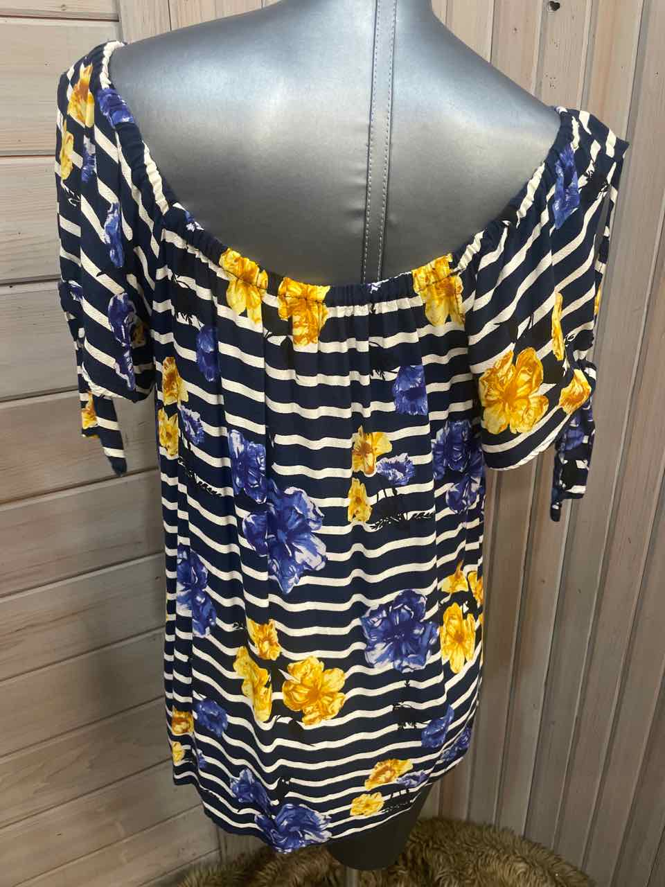 L - Maurices Cold Shoulder