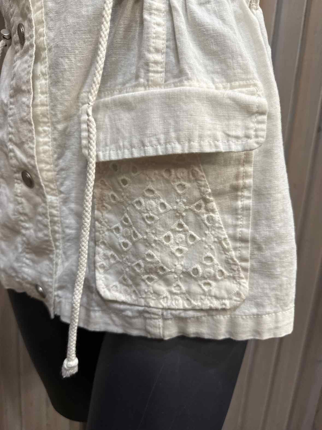 L - Maurices Vest