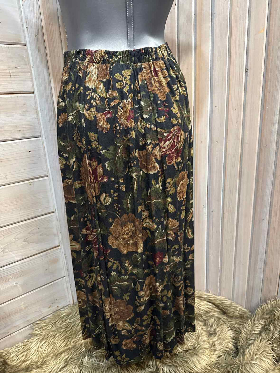 M - First Option Skirt