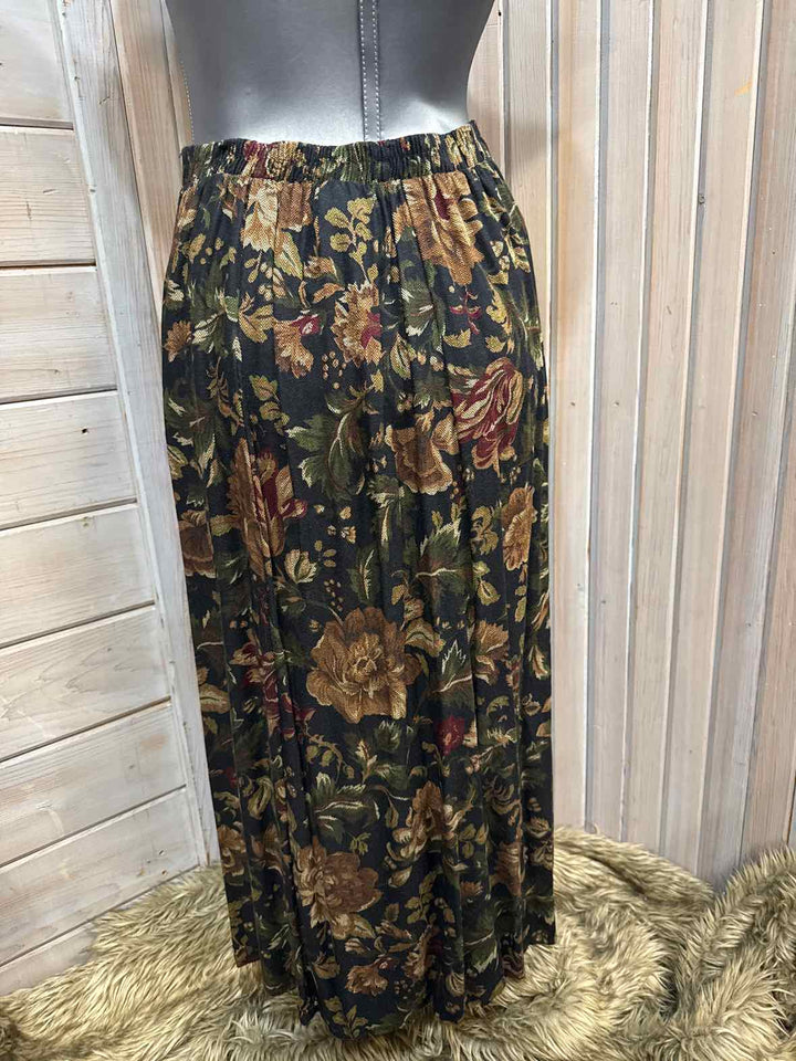 M - First Option Skirt