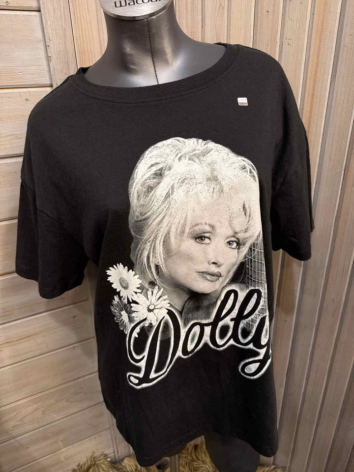 M - Dolly T-Shirt