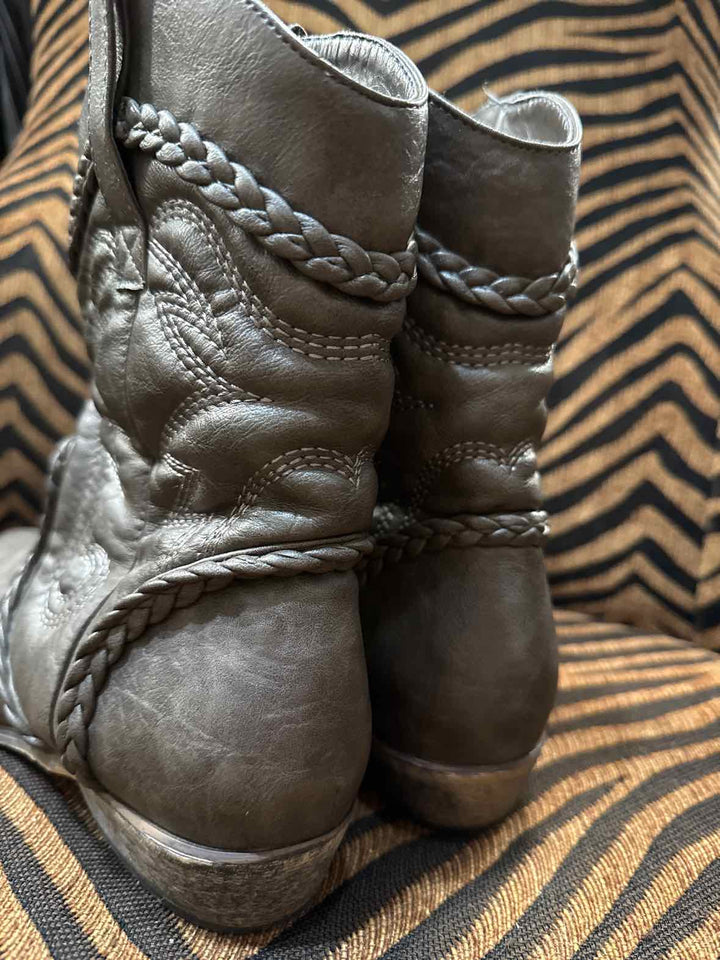 8 - Journee Collection Boots