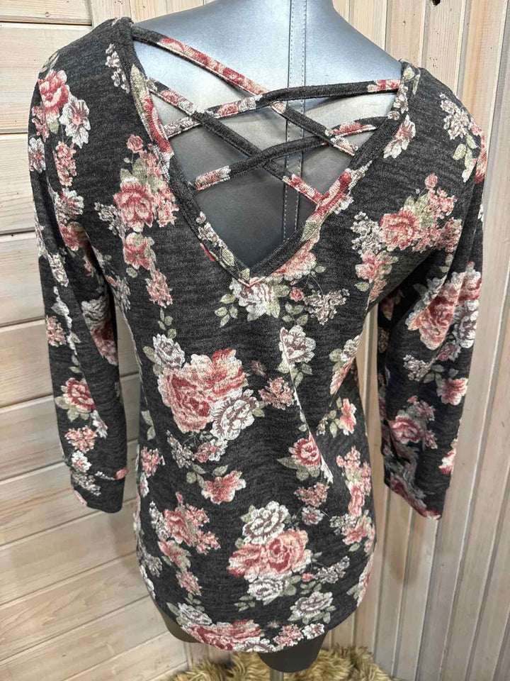 S/M - Unknown 3/4 Sleeve
