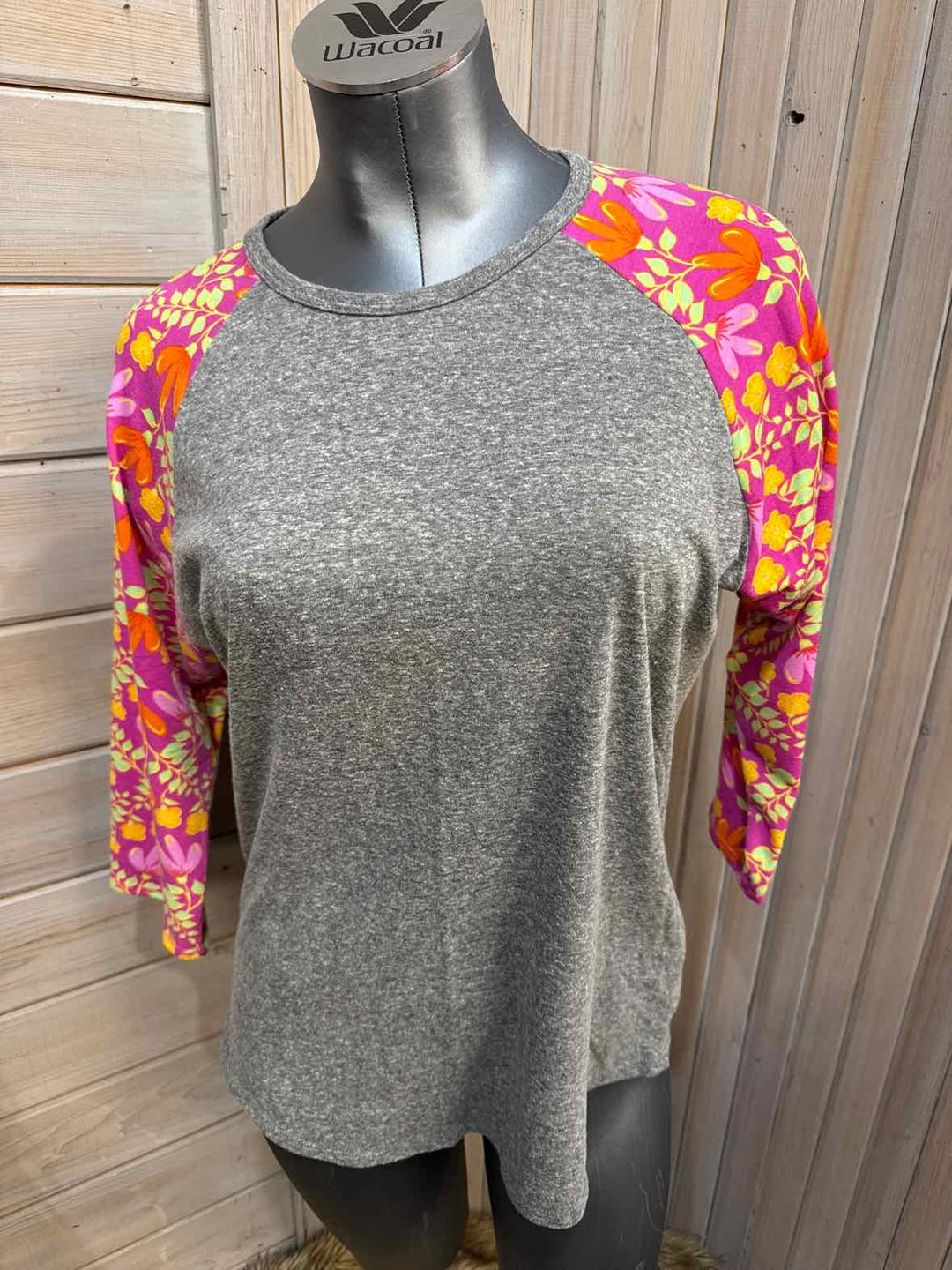 L - LuLaRoe 3/4 Sleeve