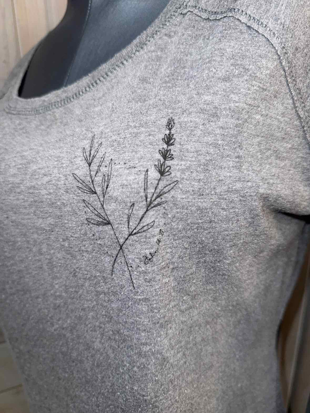 L - Unbranded Long Sleeve