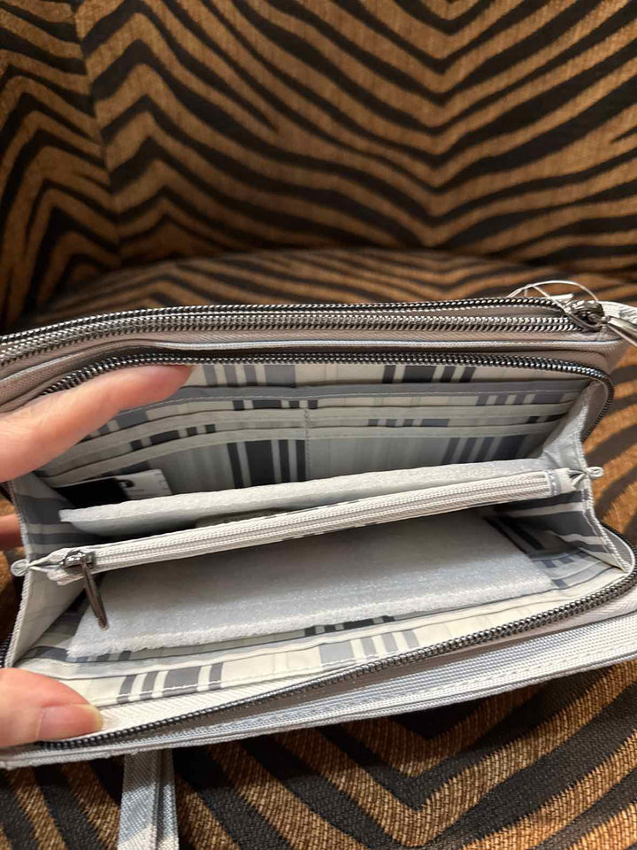 Wallet - lug Clutch