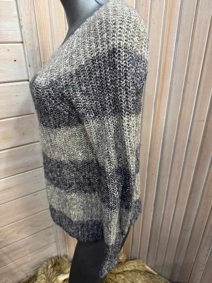 XS - American Eagle Sweater