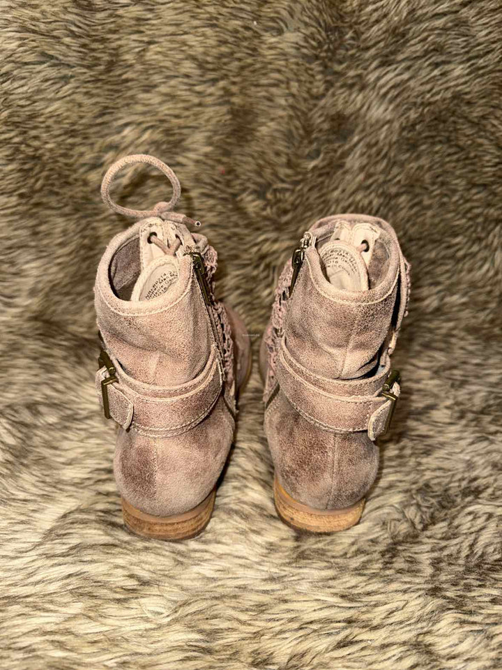 7.5 - Not Rated Boots