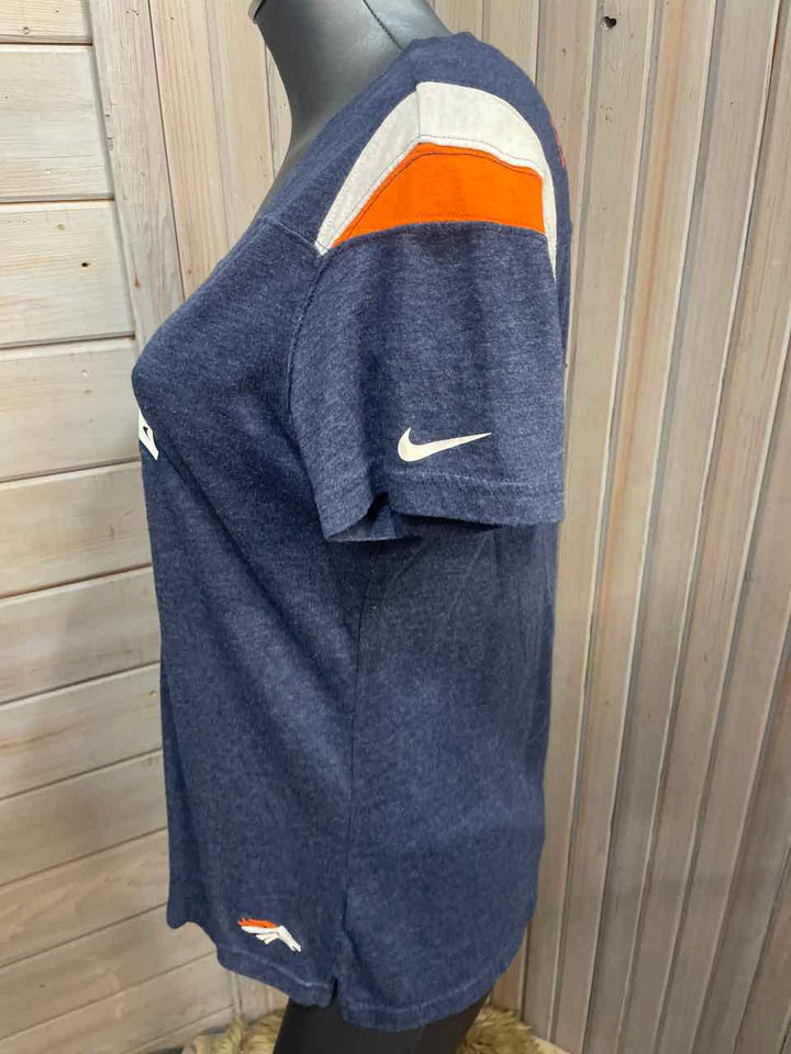 L - Nike T-Shirt