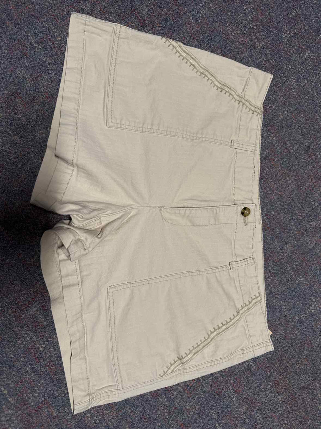 18 - a.n.a. Shorts