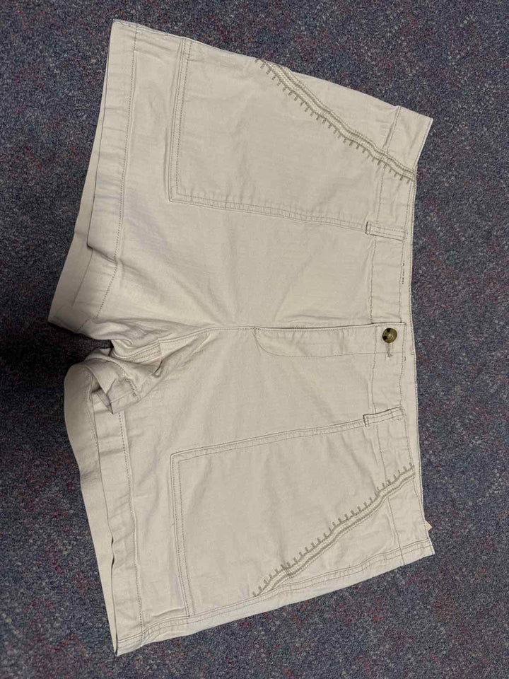 18 - a.n.a. Shorts
