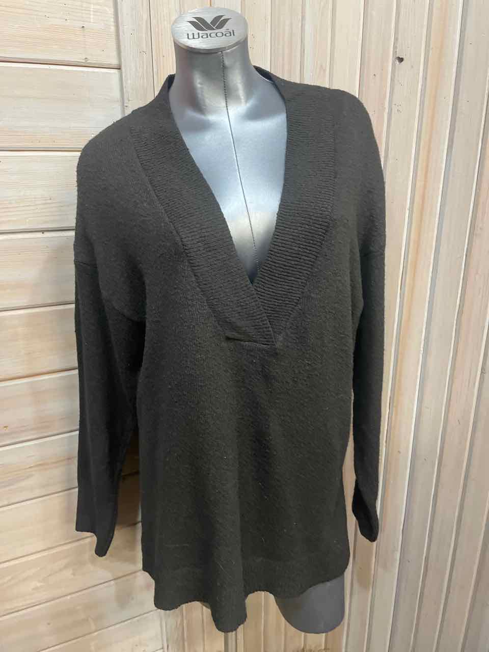 L - Time and Tru Sweater