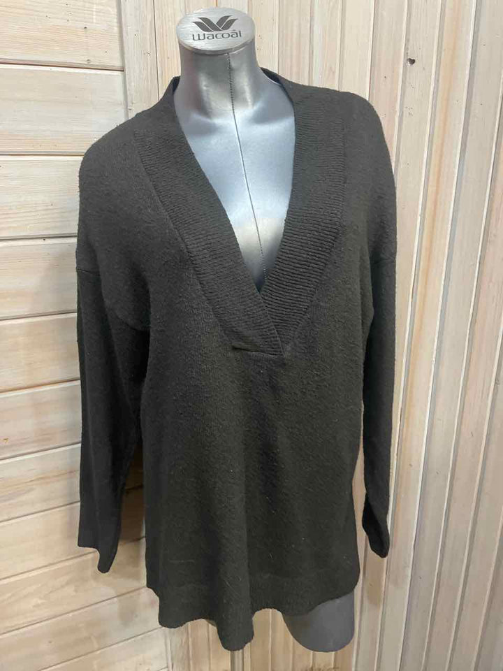 L - Time and Tru Sweater