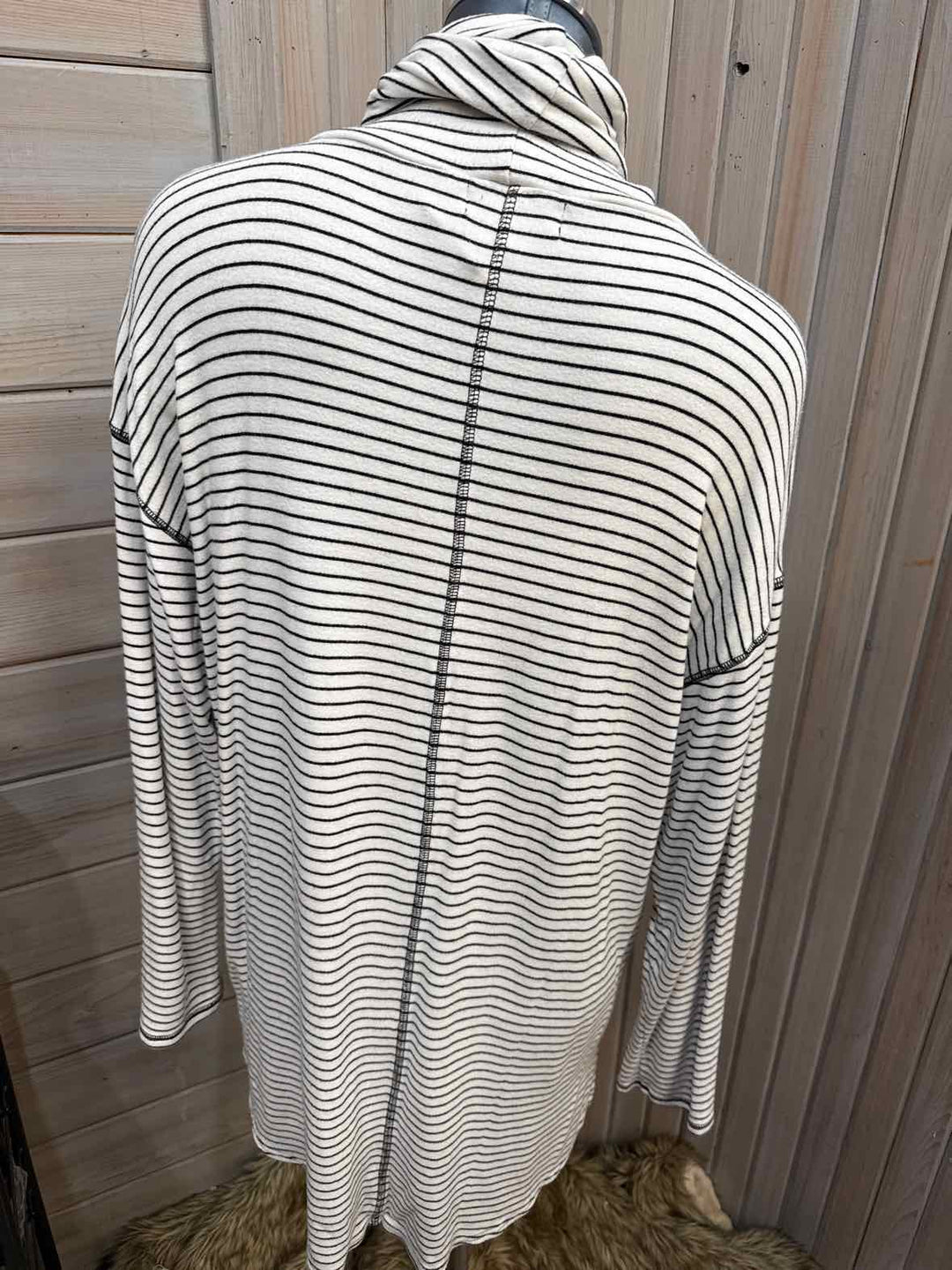 XL - Liz Claiborne Cowlneck Top