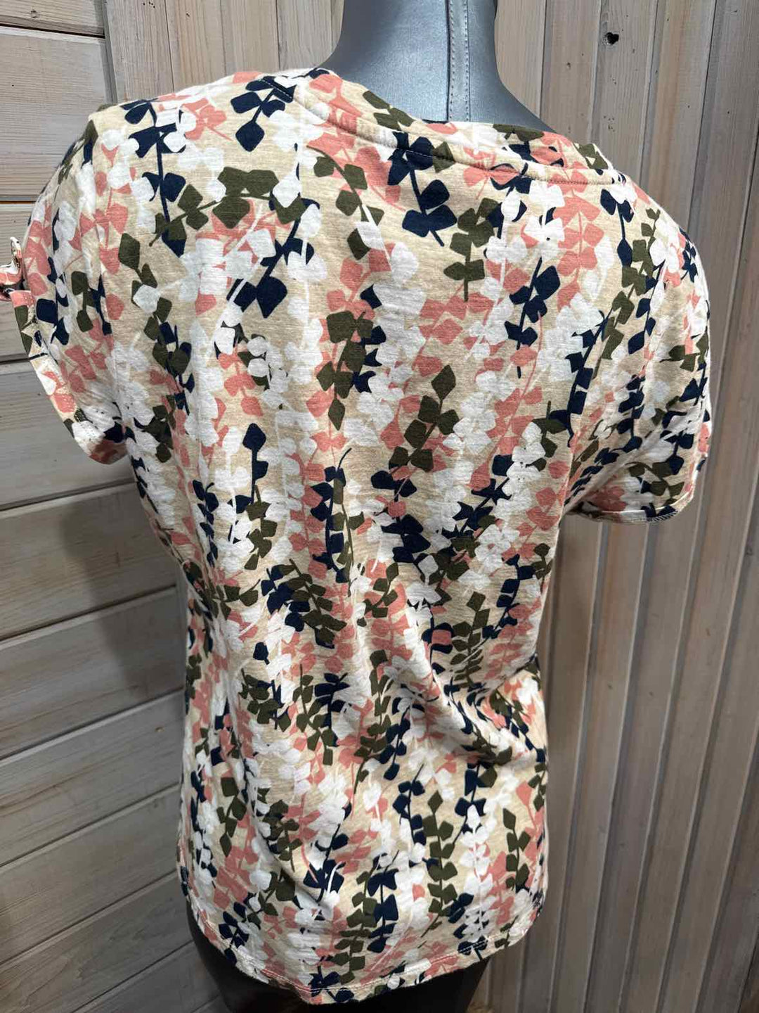 L - Liz Claiborne T-Shirt