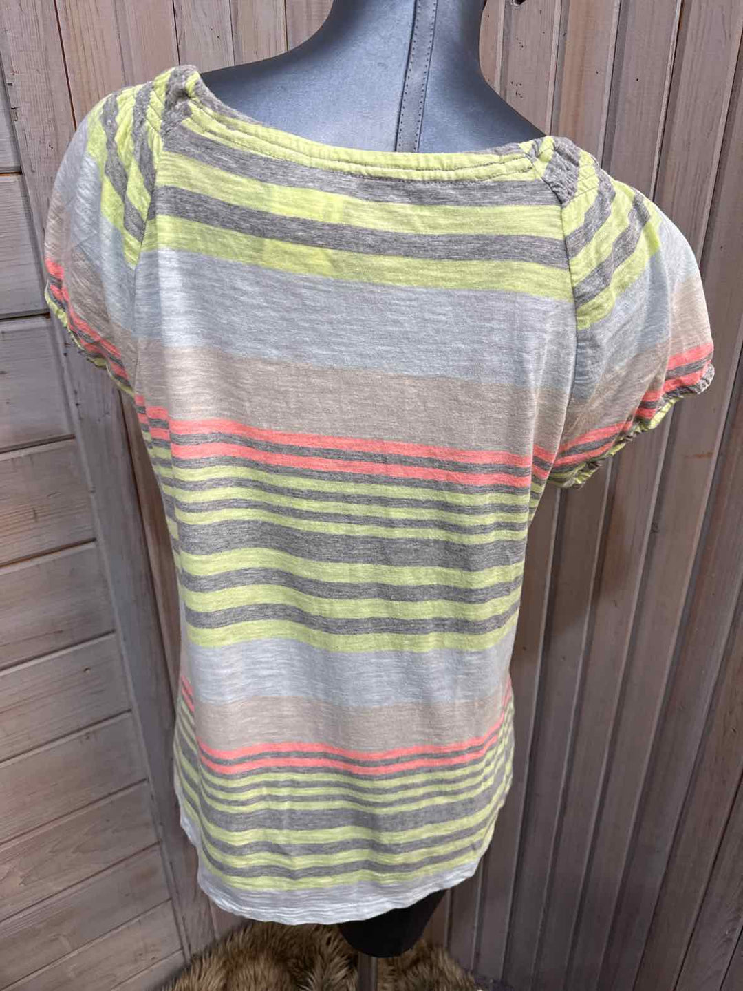 L - Gap T-Shirt