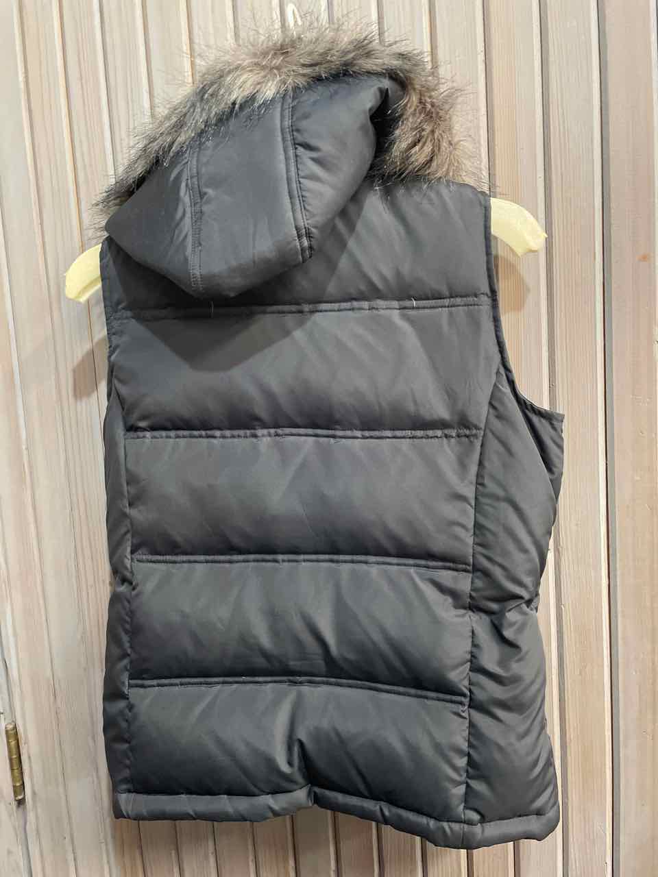 M - Maurices Vest