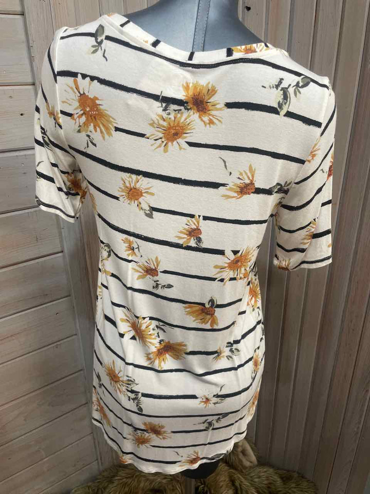 M - Maurices T-Shirt
