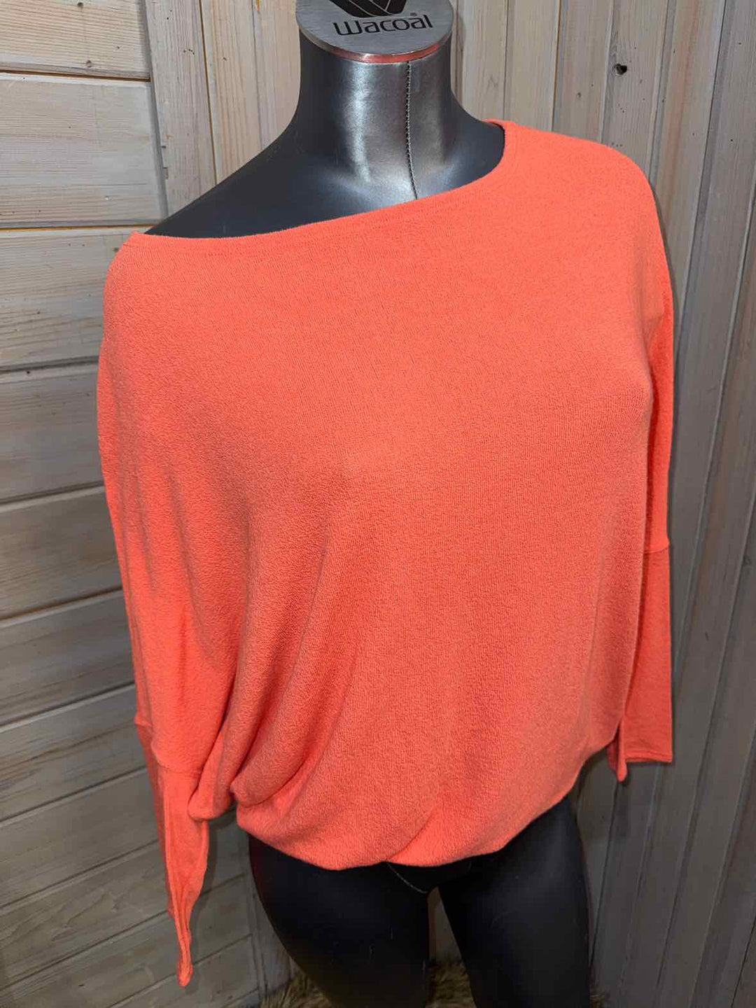 L - Jolie Bat Sleeve Top