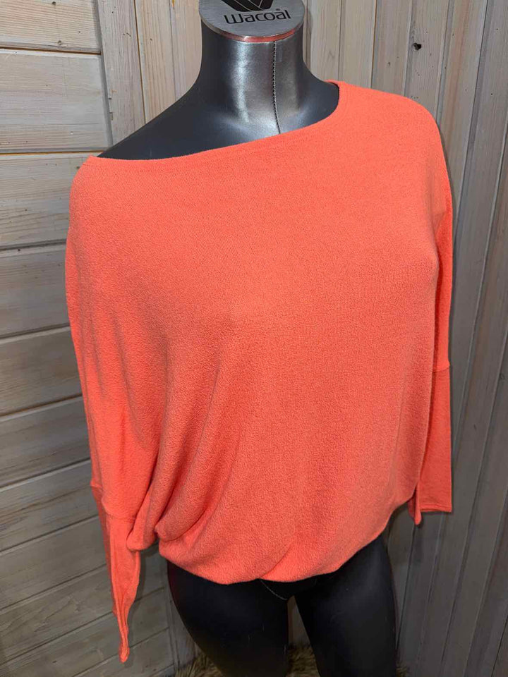 L - Jolie Bat Sleeve Top