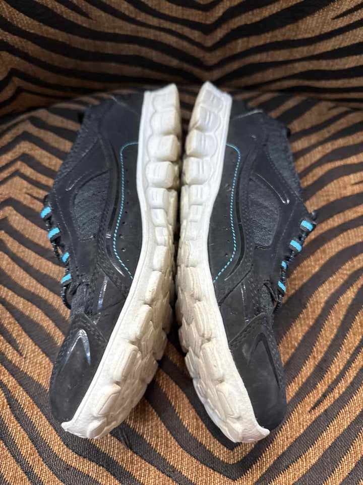 9 - Skechers Sneakers