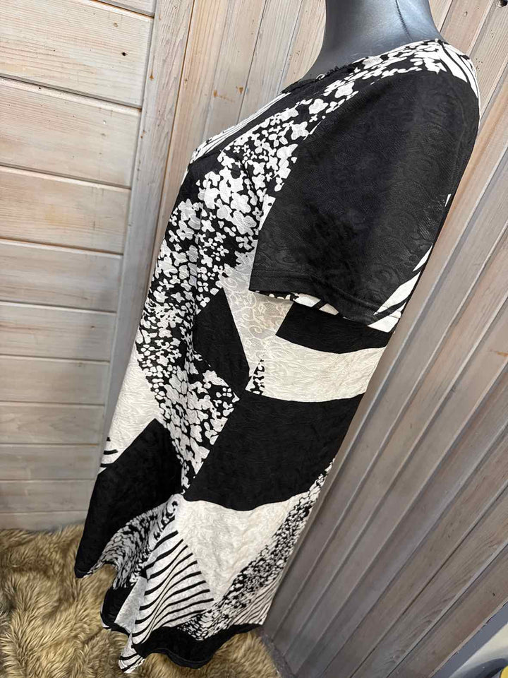 Size M Simply Aster Dress