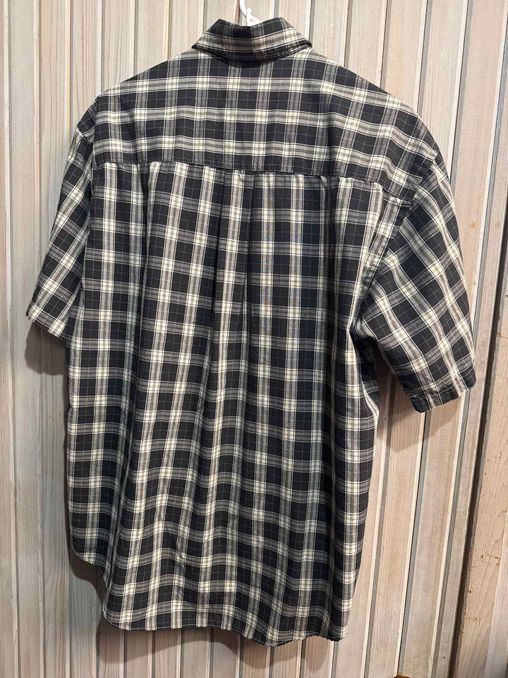 M - VanHeusen Button Down Shirt