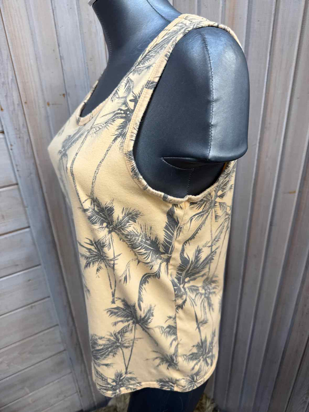 M - Goodfellow & Co Tanks