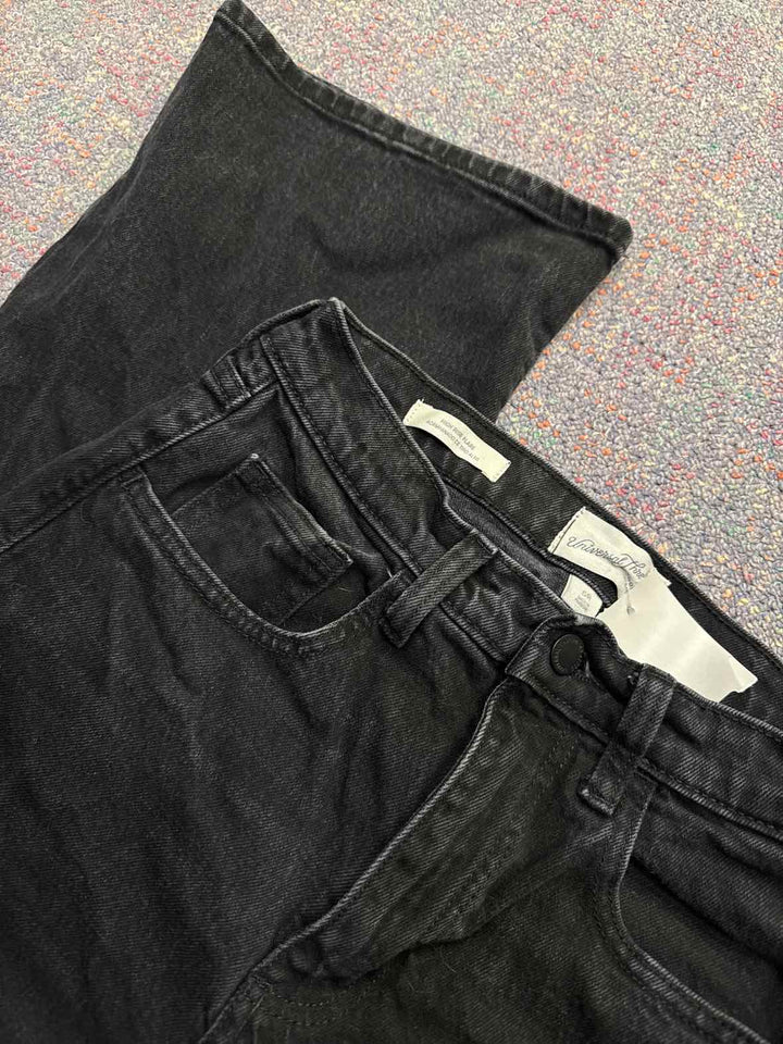6 - Universal Thread Jeans