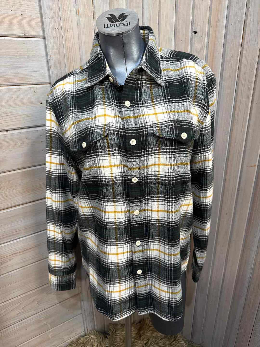 M - American Eagle Button Down