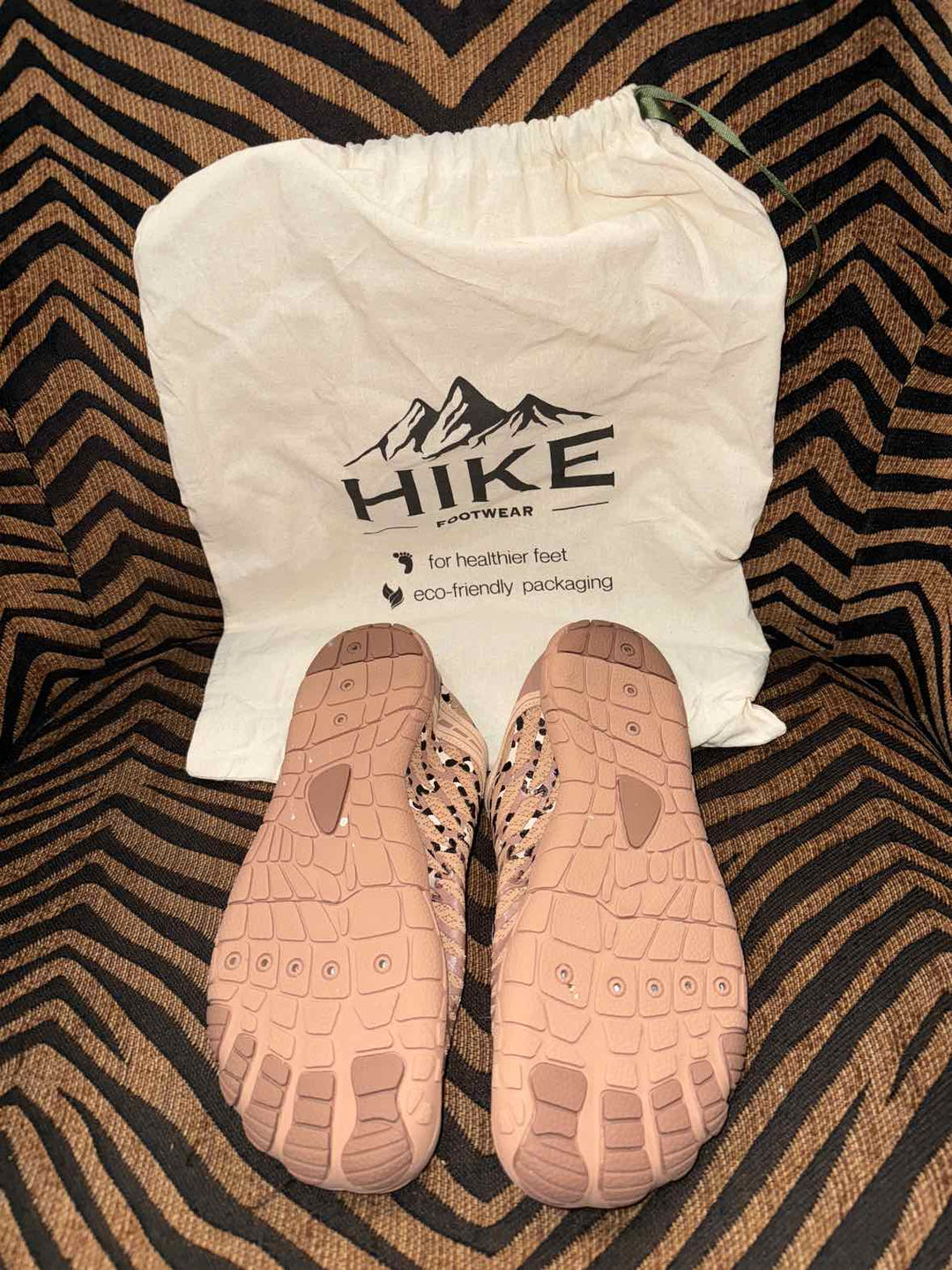 9/9.5 - Hike Sneakers