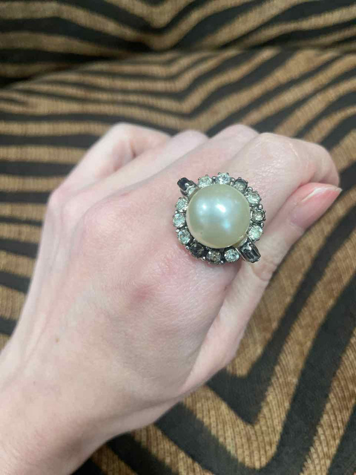 Jewelry - Sarah Conventry Pearl Ring
