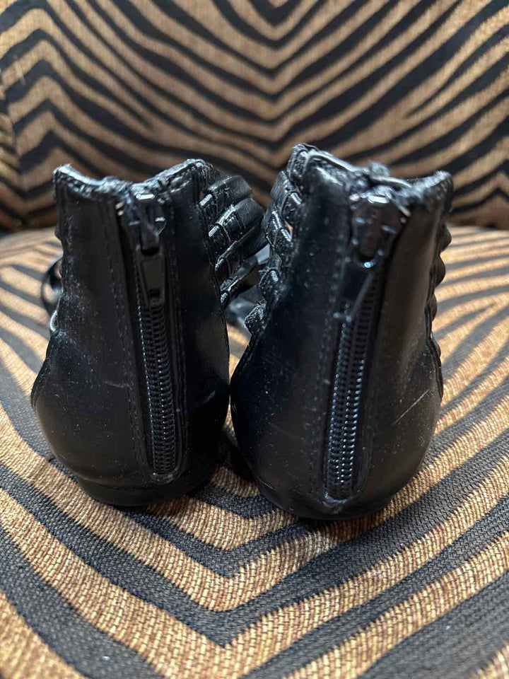 7 - So Sandals