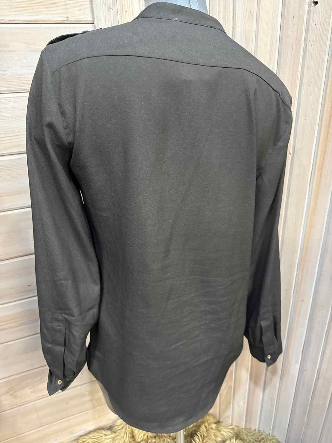 M - Calvin Klein Button Down