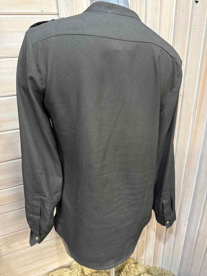 M - Calvin Klein Button Down