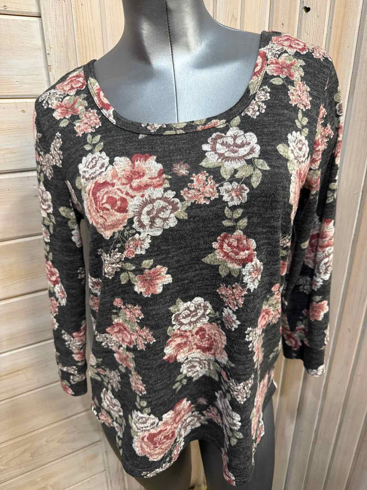 S/M - Unknown 3/4 Sleeve