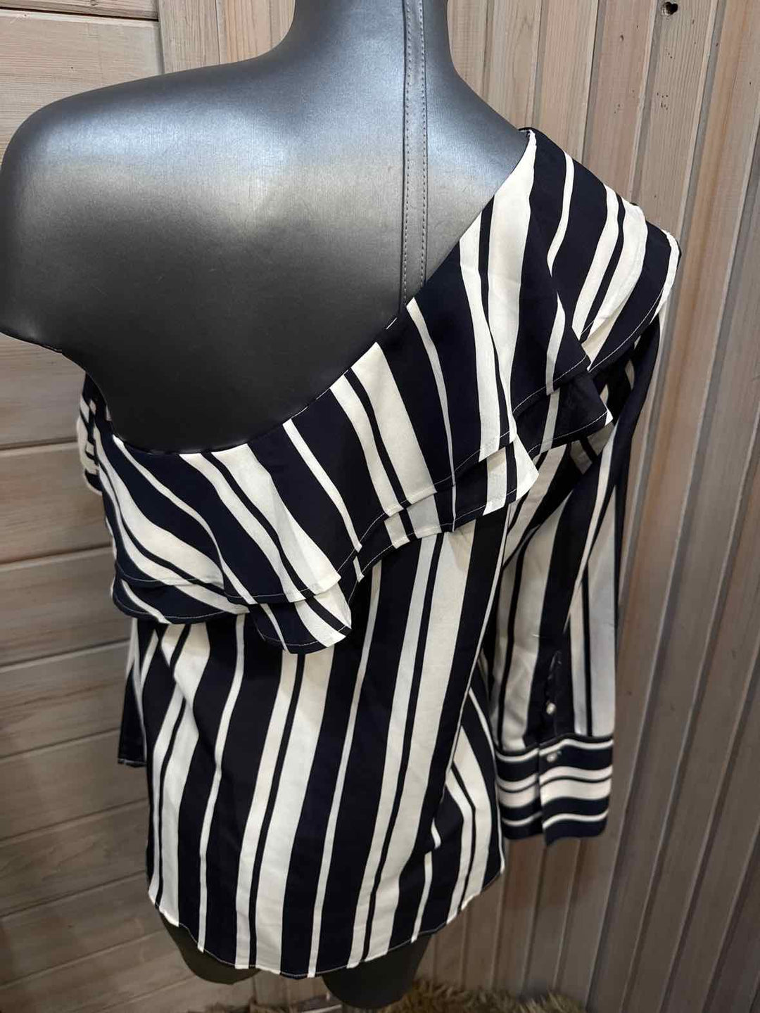 MP - Banana Republic One Shoulder Top