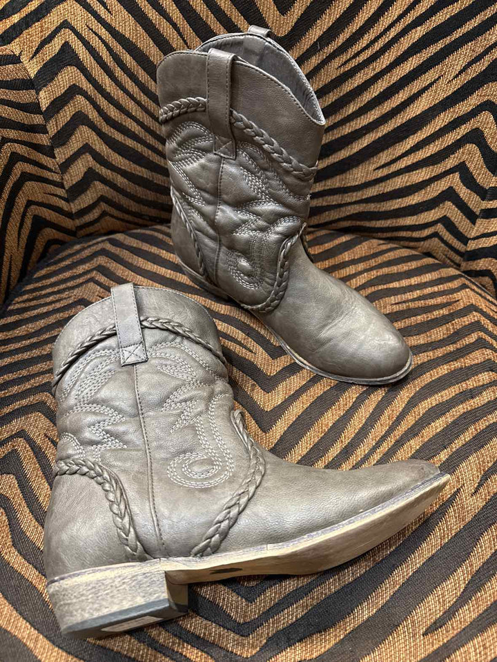 8 - Journee Collection Boots