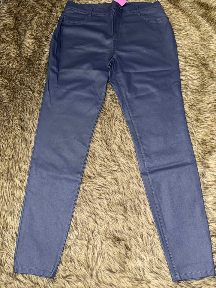 L - Time and Tru Pants
