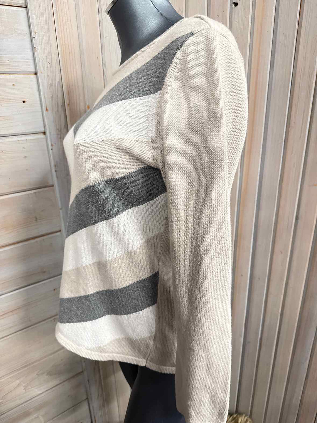 L - Liz Claiborne Sweater