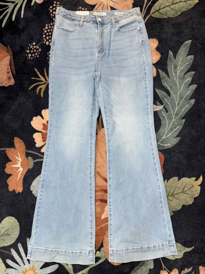 13/31 - Judy Blue Jeans