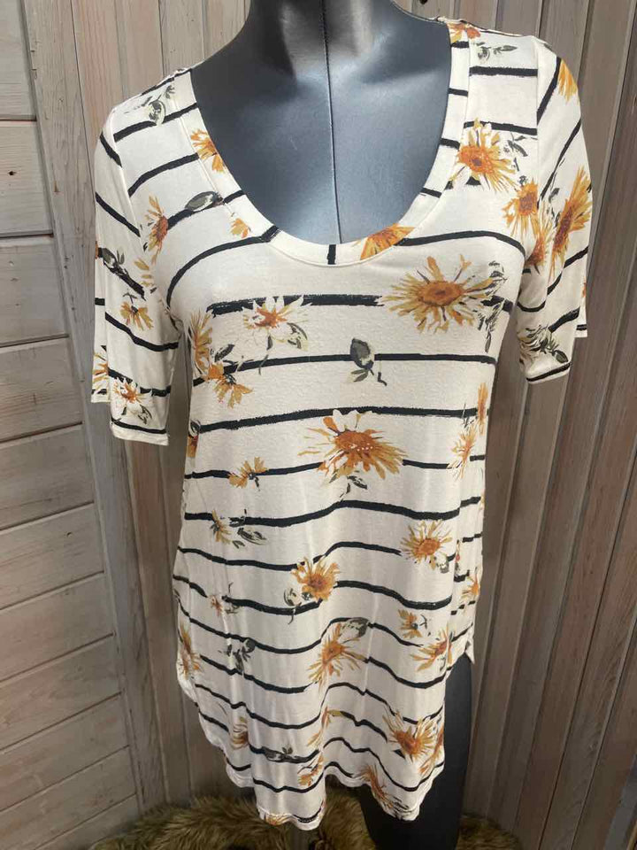 M - Maurices T-Shirt